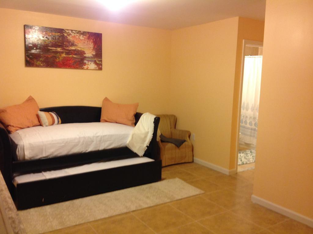 Mojoy Homesuites At Runyon Newark Kültér fotó