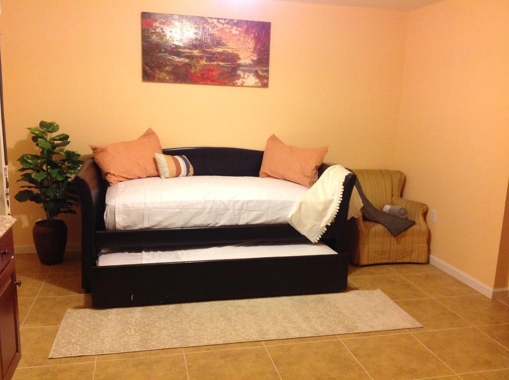 Mojoy Homesuites At Runyon Newark Kültér fotó